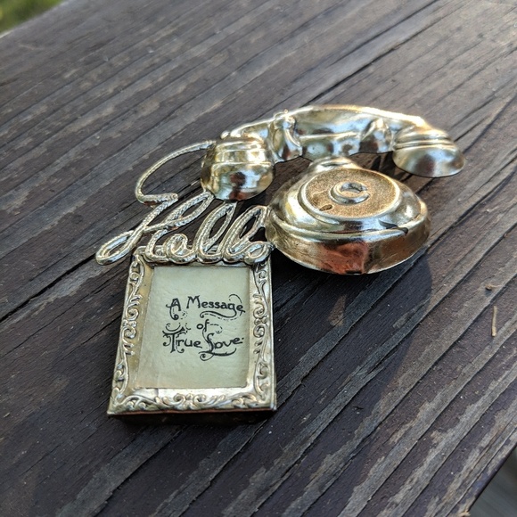 Vintage Jewelry - Vintage lapel pin